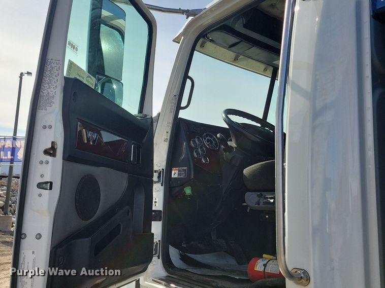 image for item DO3352 2020 Western Star  W4700SF dump truck