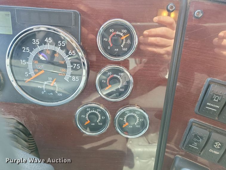 image for item DO3352 2020 Western Star  W4700SF dump truck