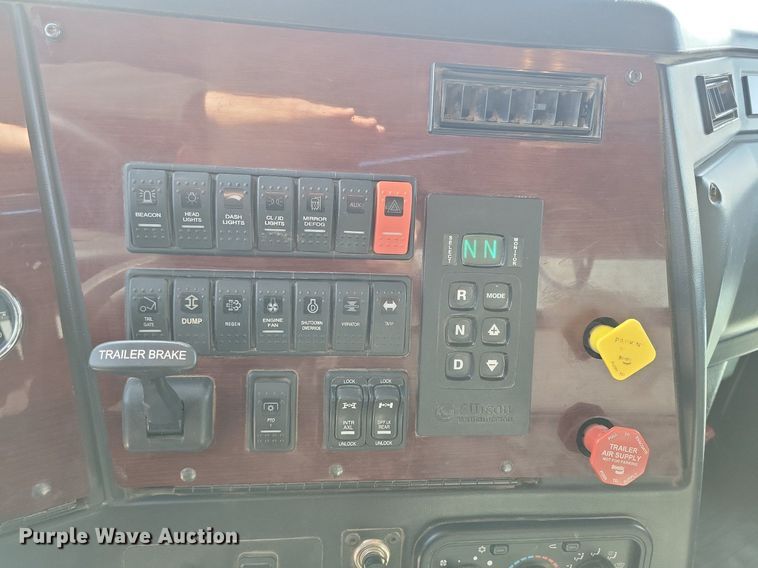 image for item DO3352 2020 Western Star  W4700SF dump truck