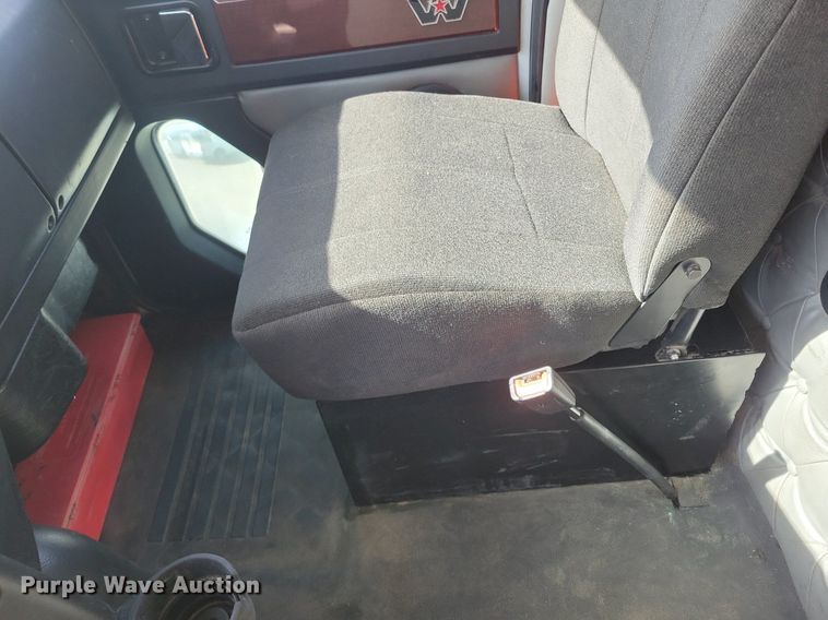 image for item DO3352 2020 Western Star  W4700SF dump truck