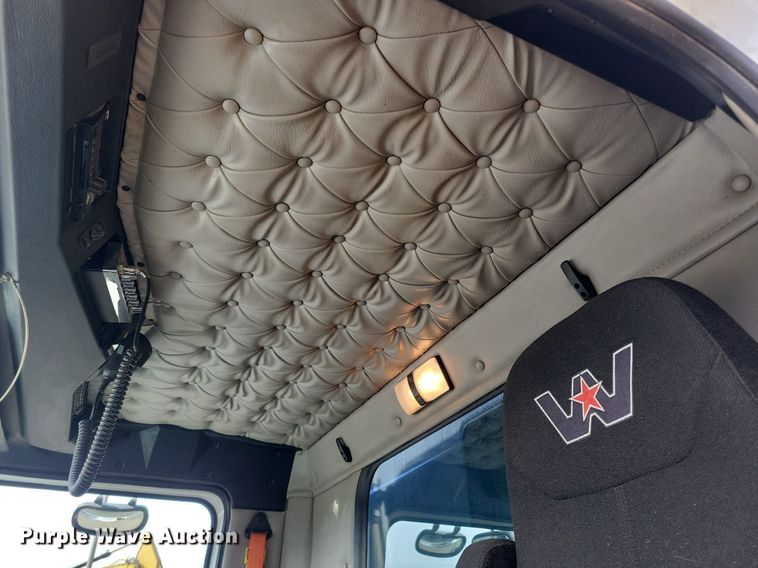 image for item DO3352 2020 Western Star  W4700SF dump truck