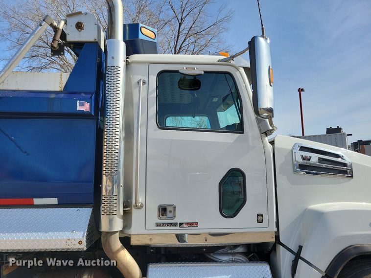 image for item DO3352 2020 Western Star  W4700SF dump truck