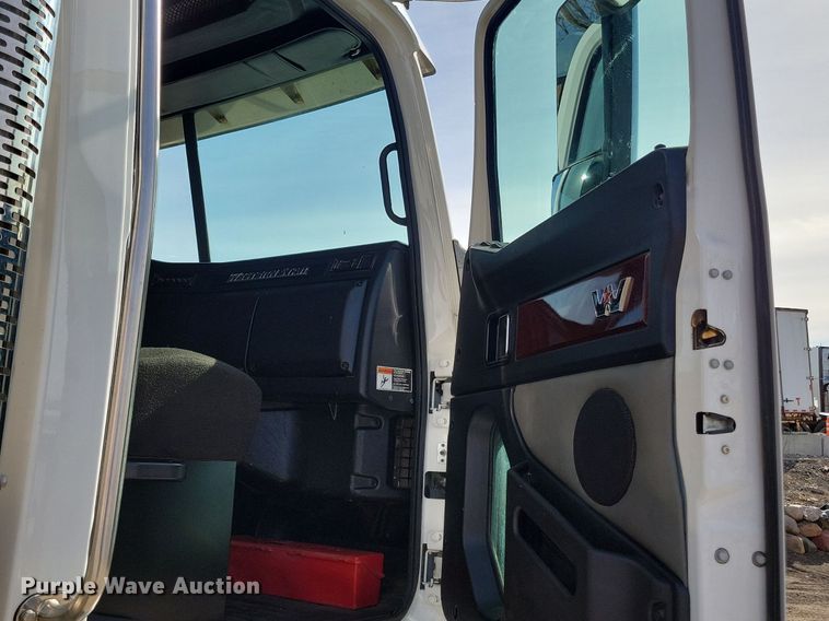 image for item DO3352 2020 Western Star  W4700SF dump truck