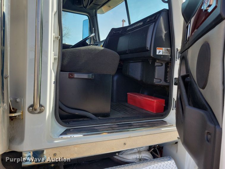 image for item DO3352 2020 Western Star  W4700SF dump truck