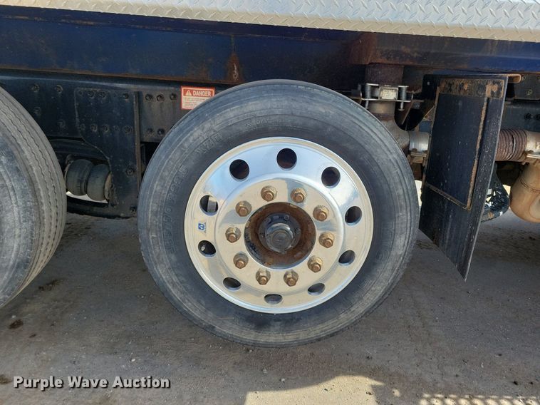 image for item DO3352 2020 Western Star  W4700SF dump truck