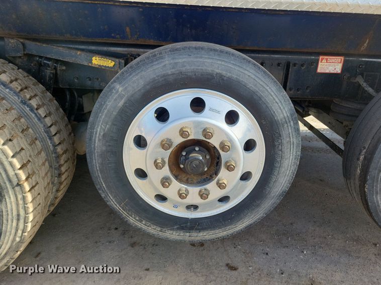 image for item DO3352 2020 Western Star  W4700SF dump truck