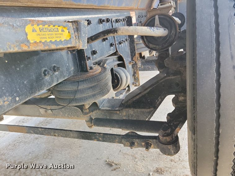 image for item DO3352 2020 Western Star  W4700SF dump truck