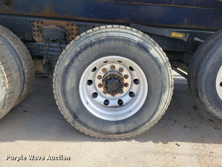 image for item DO3352 2020 Western Star  W4700SF dump truck