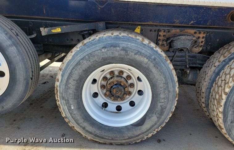 image for item DO3352 2020 Western Star  W4700SF dump truck