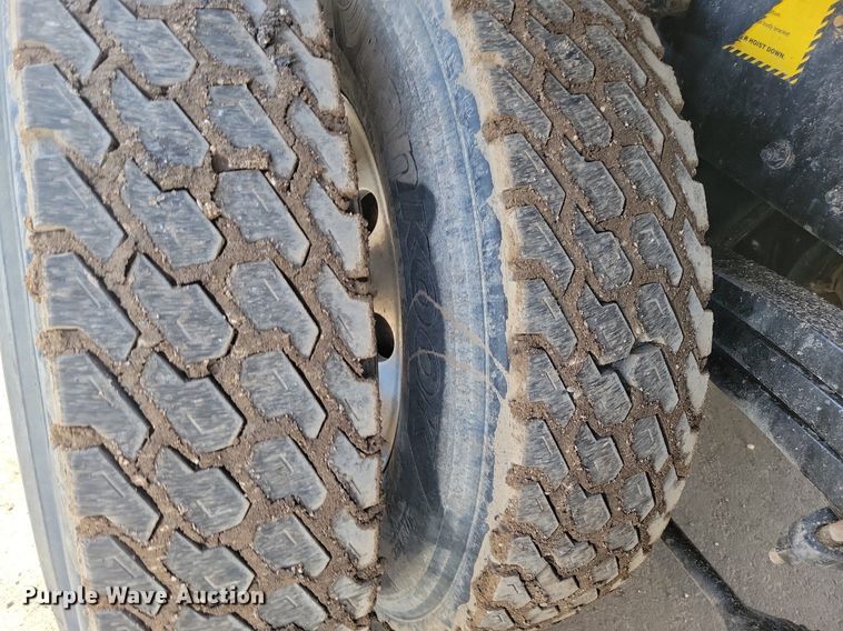 image for item DO3352 2020 Western Star  W4700SF dump truck