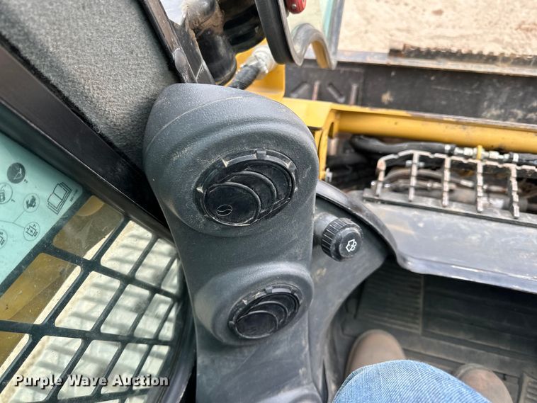 image for item DQ0589 2021 Caterpillar 259D3 tracked skid steer loader