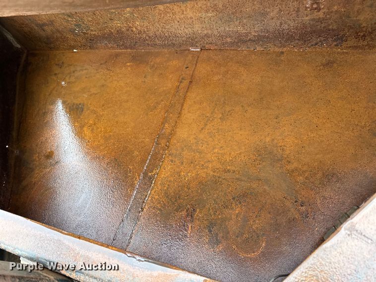 image for item DQ0591 2000 Towmaster equipment trailer