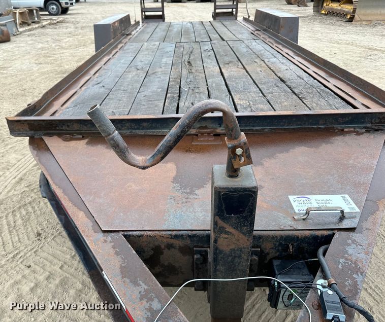 image for item DQ0591 2000 Towmaster equipment trailer