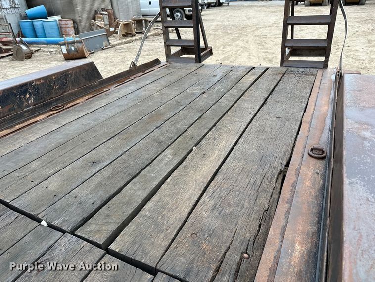 image for item DQ0591 2000 Towmaster equipment trailer