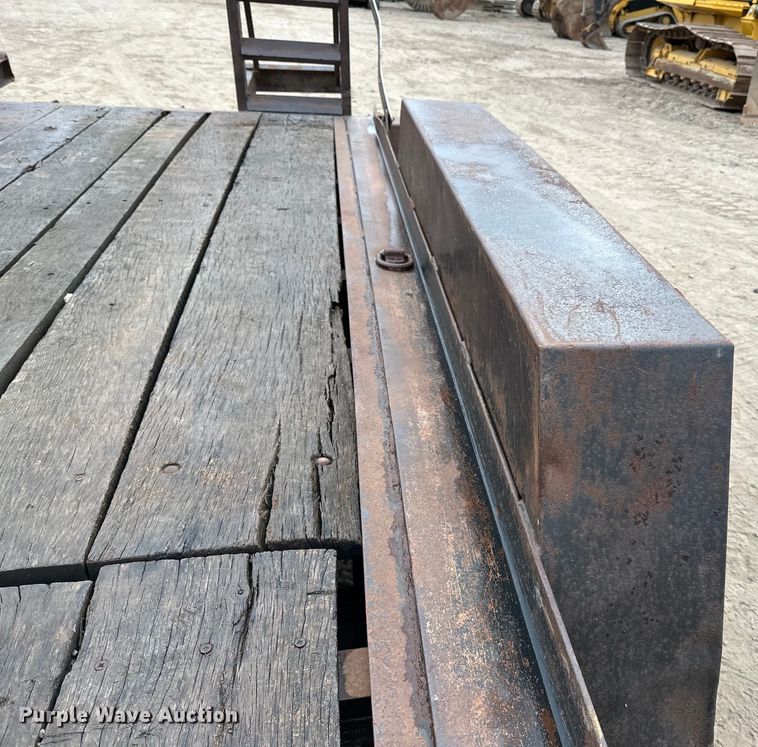 image for item DQ0591 2000 Towmaster equipment trailer