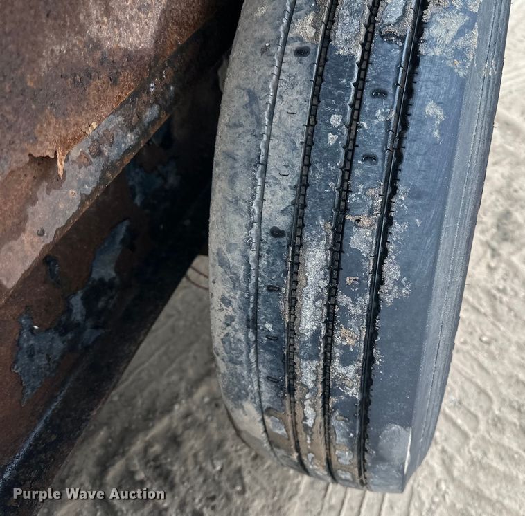 image for item DQ0591 2000 Towmaster equipment trailer