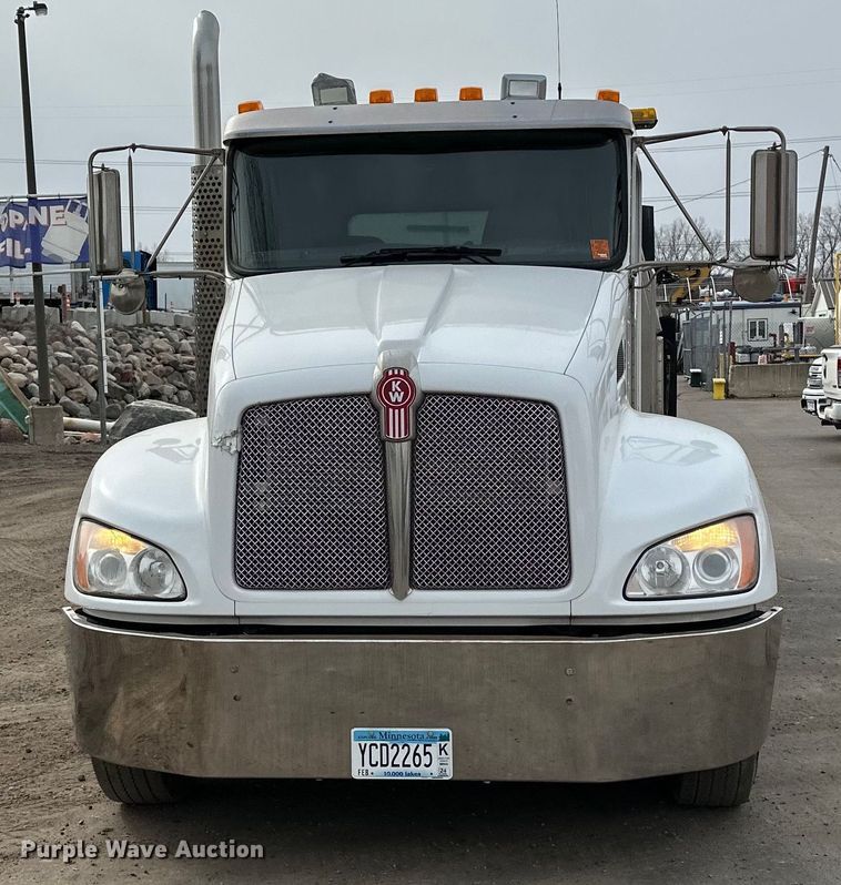 image for item DQ0595 2013 Kenworth  T370 dump truck