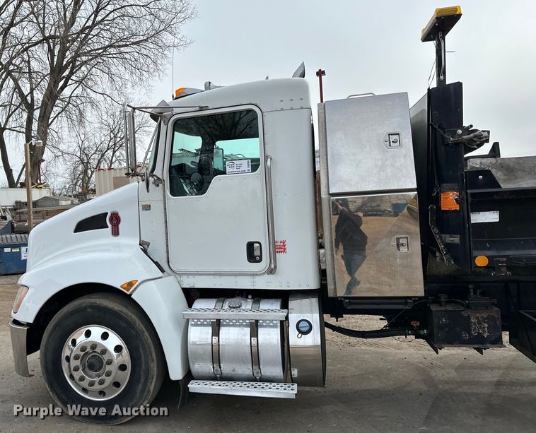 image for item DQ0595 2013 Kenworth  T370 dump truck