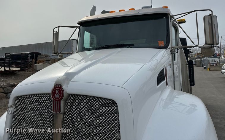 image for item DQ0595 2013 Kenworth  T370 dump truck