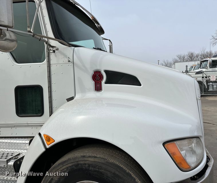 image for item DQ0595 2013 Kenworth  T370 dump truck