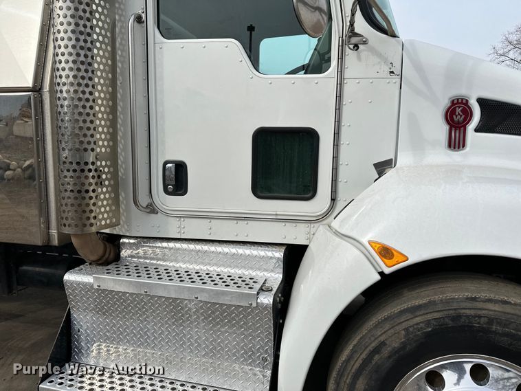 image for item DQ0595 2013 Kenworth  T370 dump truck