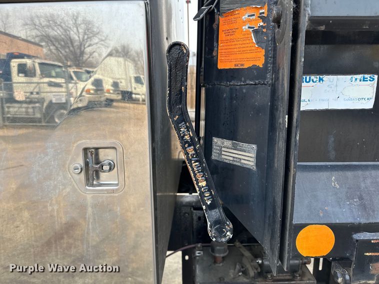 image for item DQ0595 2013 Kenworth  T370 dump truck