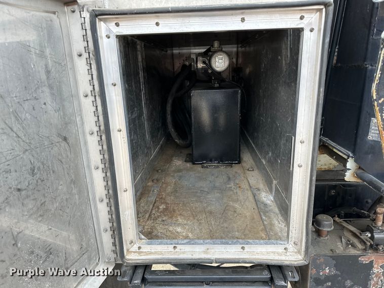 image for item DQ0595 2013 Kenworth  T370 dump truck