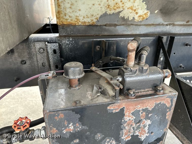 image for item DQ0595 2013 Kenworth  T370 dump truck