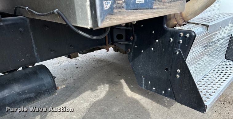 image for item DQ0595 2013 Kenworth  T370 dump truck