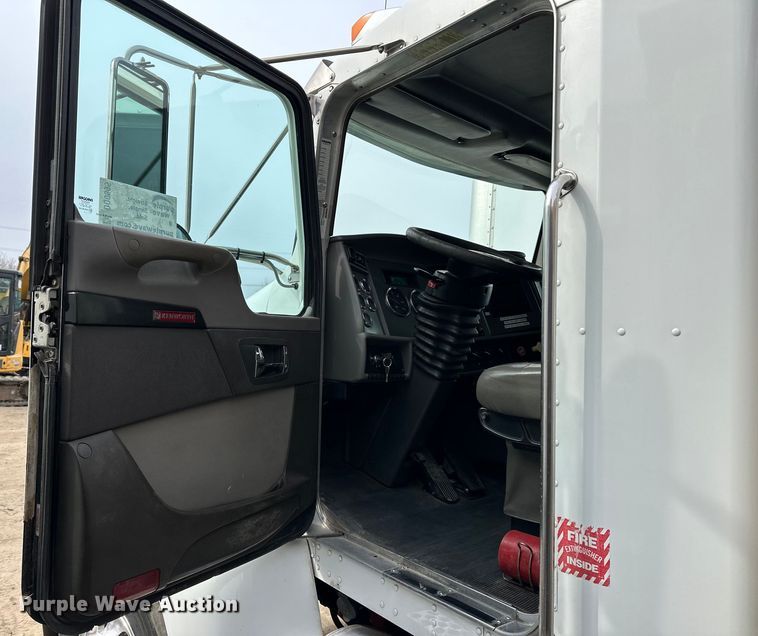 image for item DQ0595 2013 Kenworth  T370 dump truck