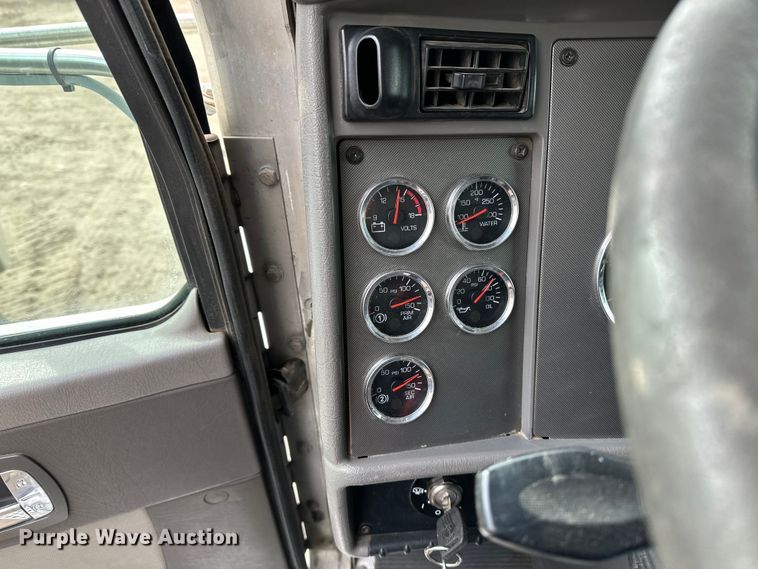 image for item DQ0595 2013 Kenworth  T370 dump truck