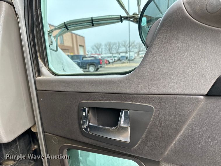 image for item DQ0595 2013 Kenworth  T370 dump truck