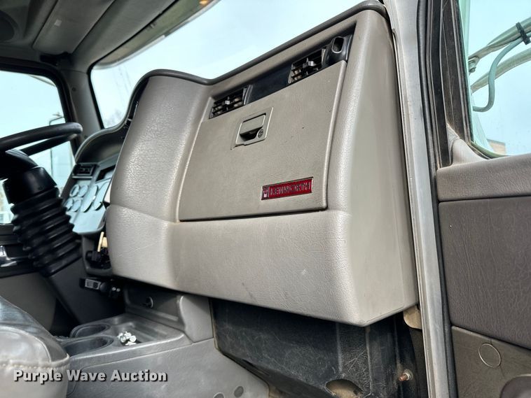 image for item DQ0595 2013 Kenworth  T370 dump truck