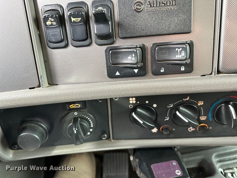 image for item DQ0595 2013 Kenworth  T370 dump truck