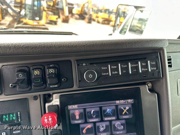 image for item DQ0595 2013 Kenworth  T370 dump truck