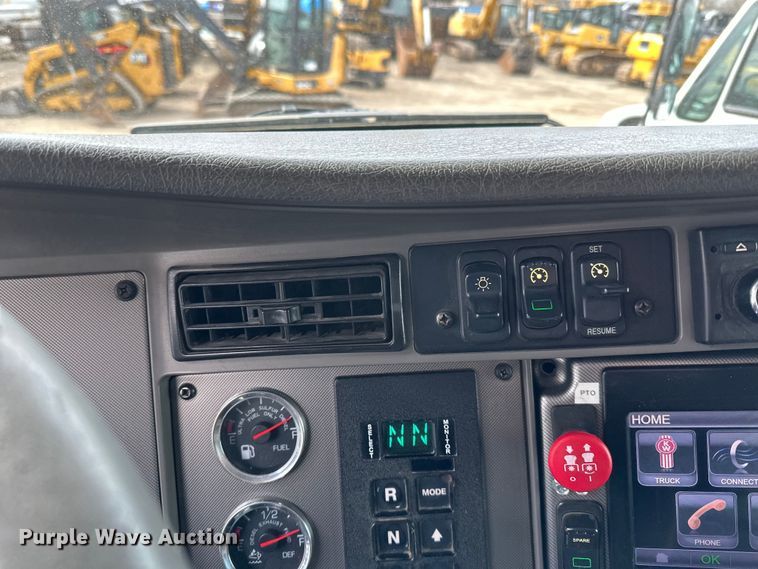 image for item DQ0595 2013 Kenworth  T370 dump truck