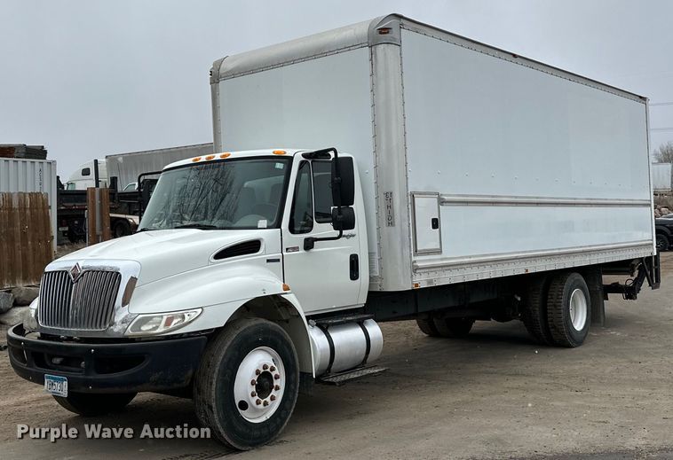 image for item DQ0596 2010 International  4300 box truck