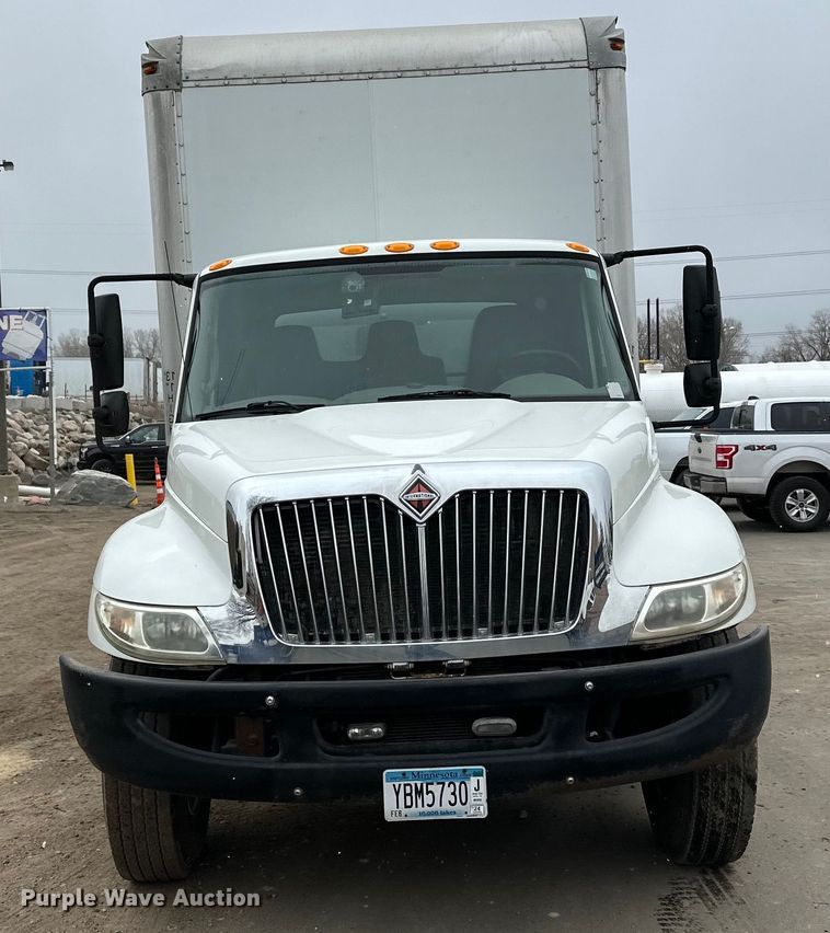 image for item DQ0596 2010 International  4300 box truck