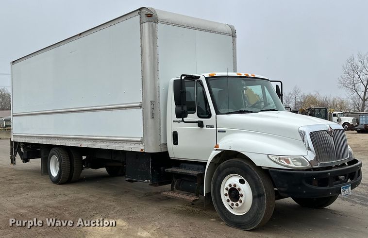 image for item DQ0596 2010 International  4300 box truck