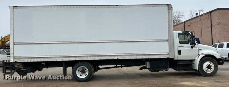 image for item DQ0596 2010 International  4300 box truck