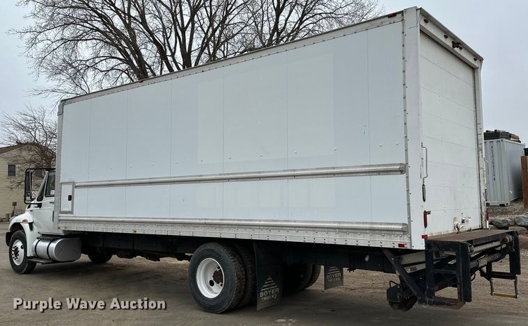 image for item DQ0596 2010 International  4300 box truck