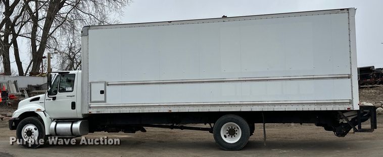 image for item DQ0596 2010 International  4300 box truck