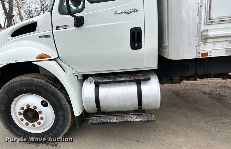 image for item DQ0596 2010 International  4300 box truck