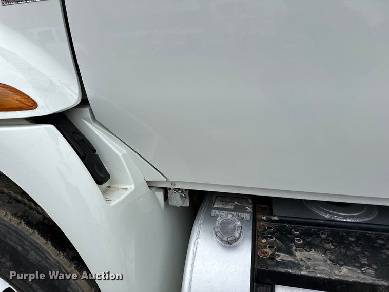 image for item DQ0596 2010 International  4300 box truck