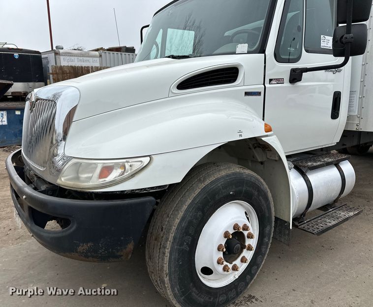 image for item DQ0596 2010 International  4300 box truck