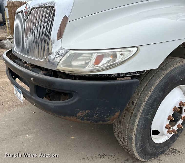 image for item DQ0596 2010 International  4300 box truck