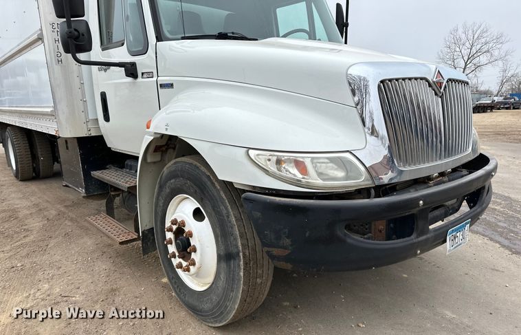 image for item DQ0596 2010 International  4300 box truck