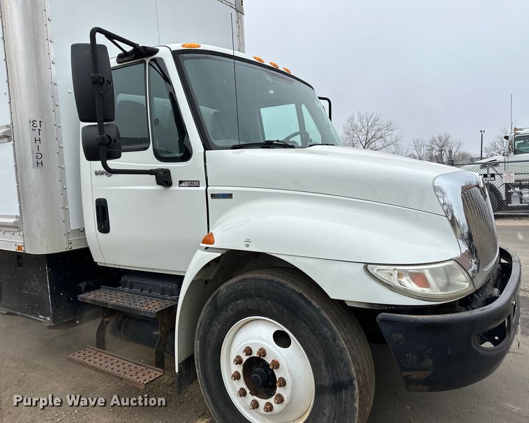 image for item DQ0596 2010 International  4300 box truck