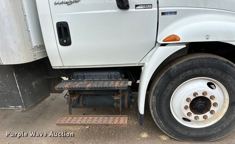 image for item DQ0596 2010 International  4300 box truck