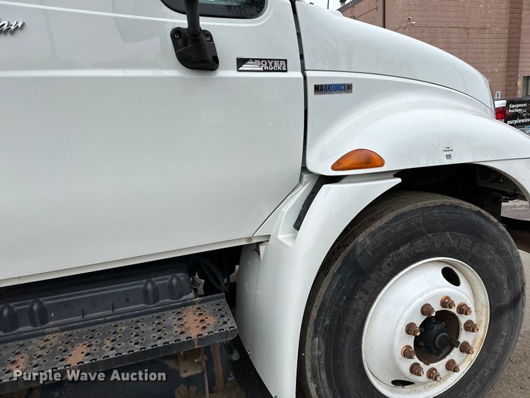 image for item DQ0596 2010 International  4300 box truck